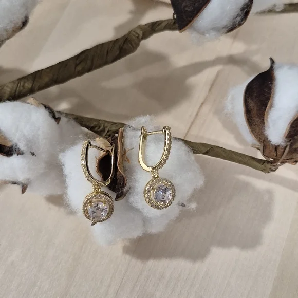 ππNEWππ GORGEOUS!! CZ Drop Dangle Earrings in GOLD Plating - Picture 13 of 16